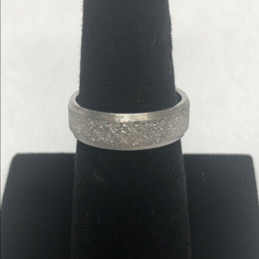 Men’s ring.